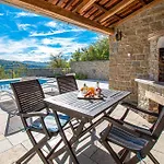 Banic Motovun,istrien - By Istrabook *