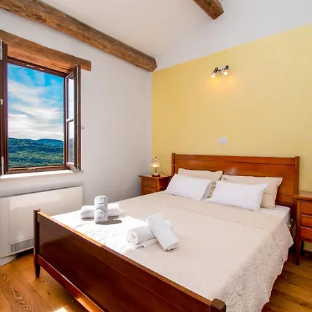 Banic Motovun,istrien - By Istrabook * Motovun